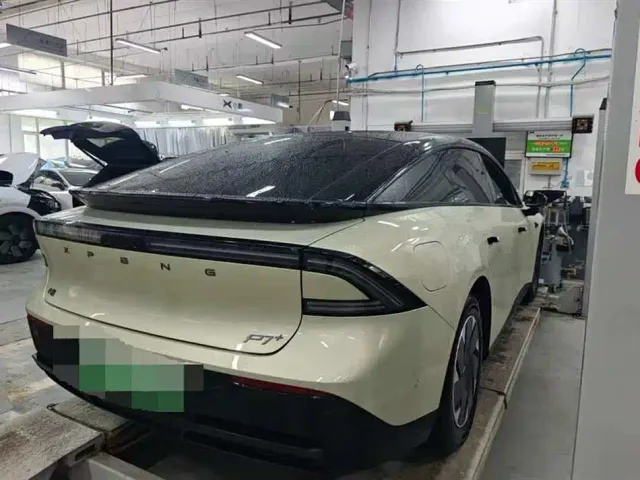 Xpeng P7+ — Фото автомобиля 4