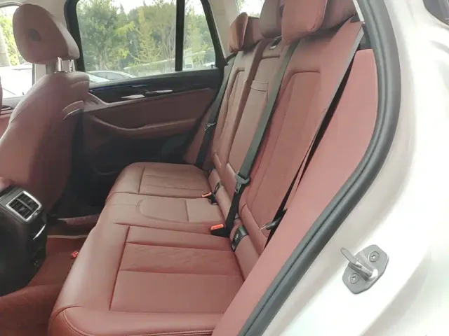 BMW iX3 — Фото автомобиля 16