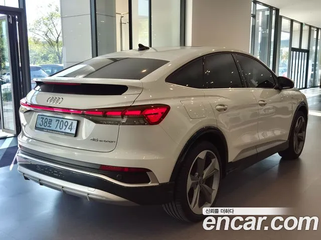 Audi Q4 e-tron F4 — Фото автомобиля 2