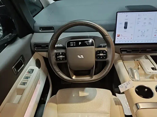 Li Auto MEGA — Фото автомобиля 10