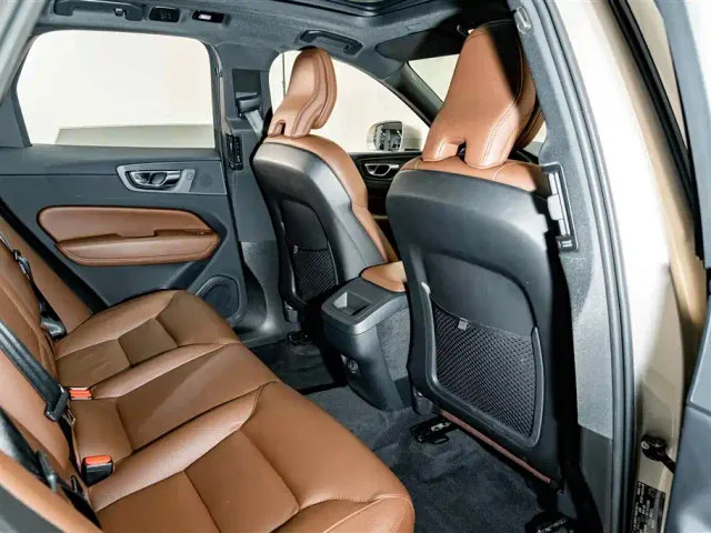 Volvo XC60 — Фото автомобиля 21
