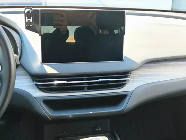 Hongqi E-QM5 — Фото автомобиля 13