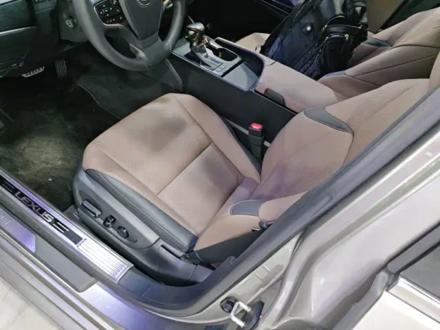 Lexus ES — Фото автомобиля 14