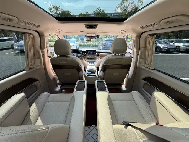 Mercedes-Benz V-Class — Фото автомобиля 13