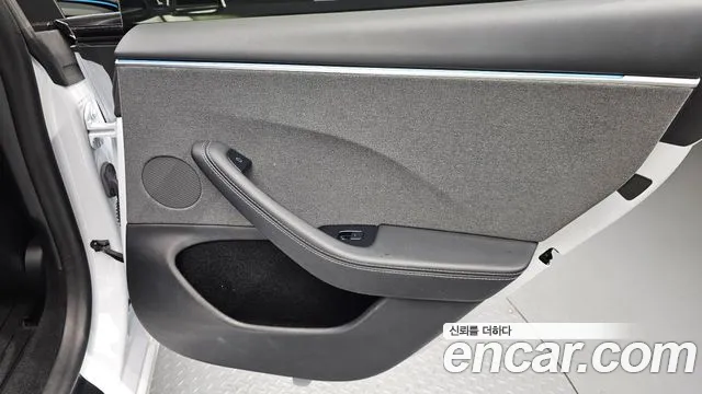 Tesla Model 3 — Фото автомобиля 25