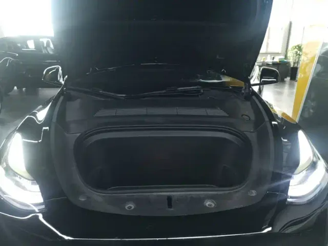 Tesla Model Y — Фото автомобиля 19