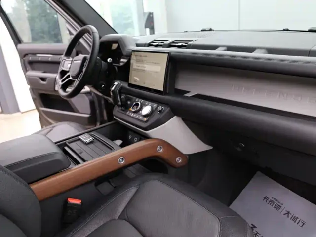 Land Rover Defender — Фото автомобиля 22