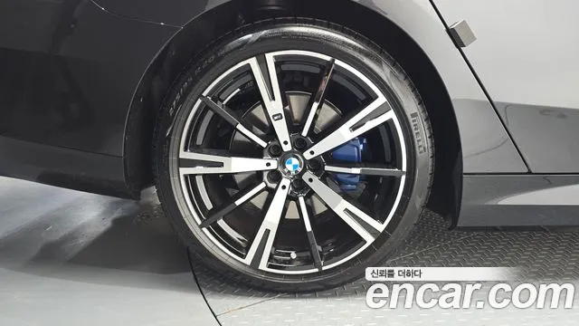 BMW 5 Series G60 — Фото автомобиля 5