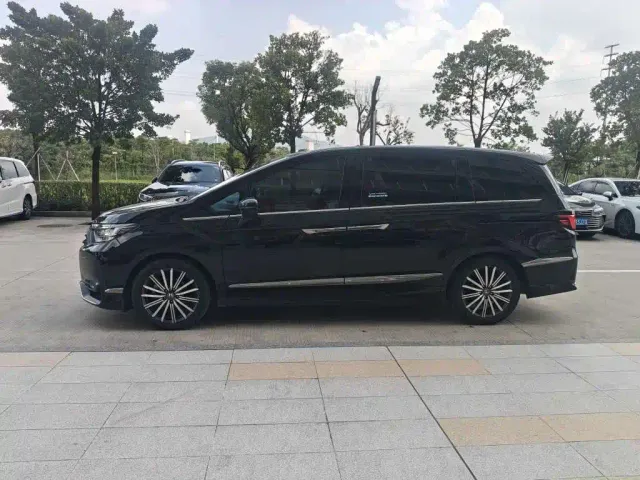 Honda Elysion — Фото автомобиля 3