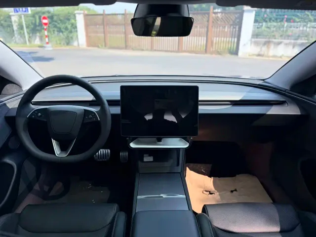 Tesla Model 3 2025 High-Performance All-Wheel Drive Edition — Фото автомобиля 13