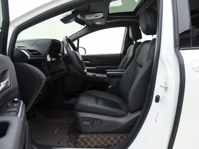 Toyota Sienna — Фото автомобиля 4