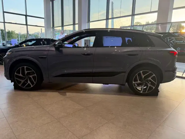 Audi Q6L e-tron — Фото автомобиля 3