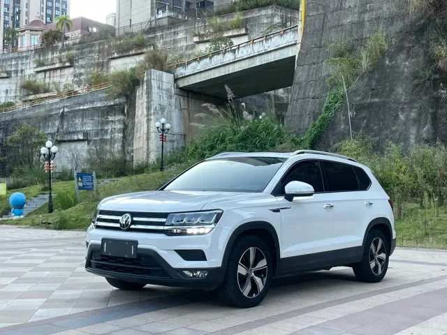 Фотография автомобиля — Volkswagen Tharu