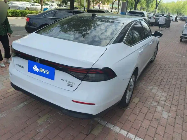 Honda Accord — Фото автомобиля 3