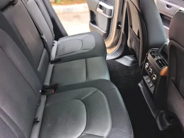 Land Rover Defender — Фото автомобиля 23