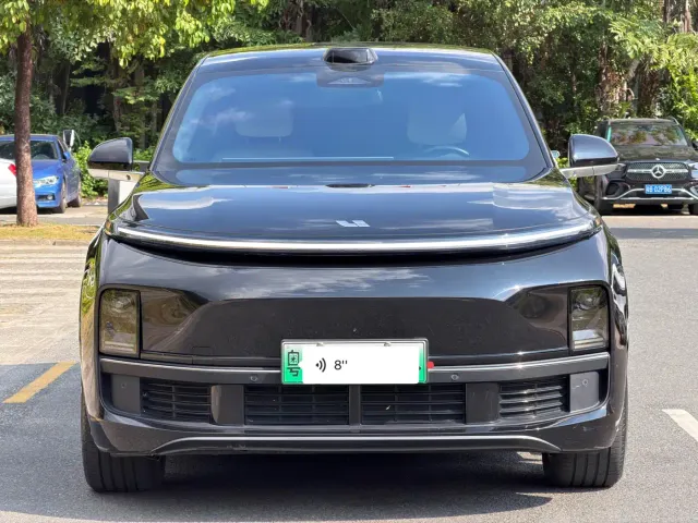 Li Auto L8 — Фото автомобиля 2