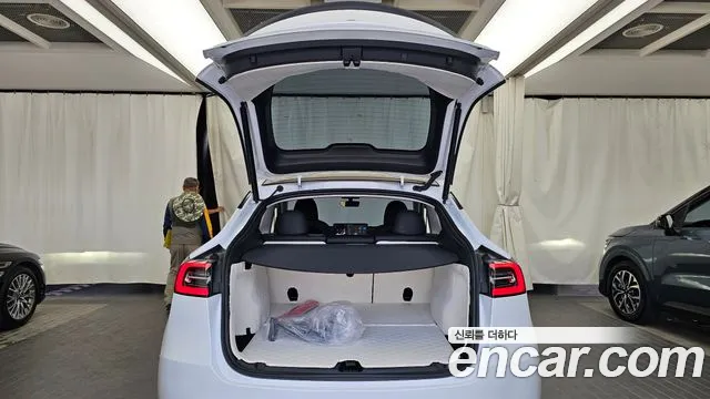 Tesla Model Y — Фото автомобиля 20
