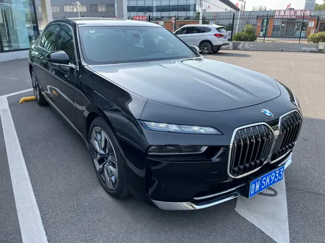 BMW 7 Series — Фото автомобиля 3