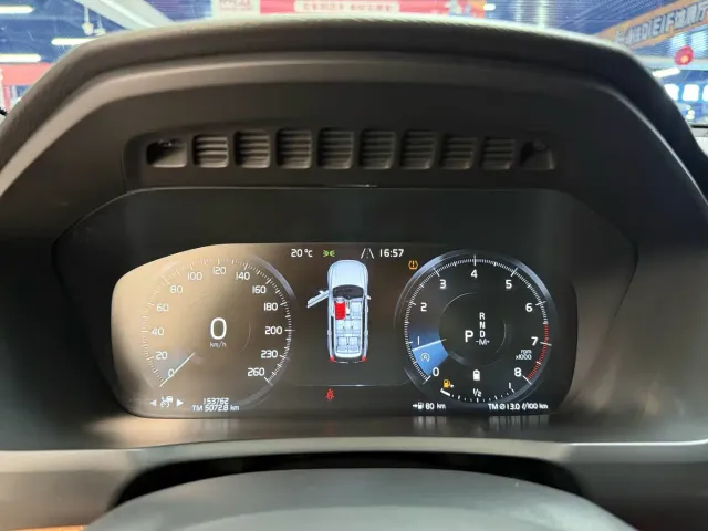 Volvo XC90 — Фото автомобиля 8