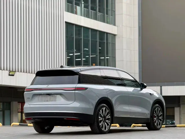 Nio ES8 — Фото автомобиля 16