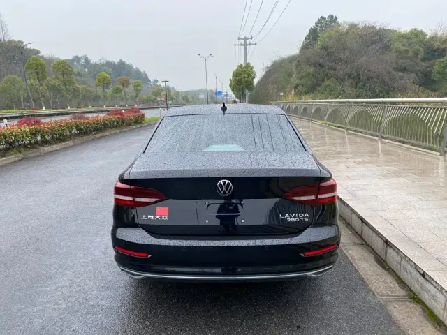 Volkswagen Lavida — Фото автомобиля 5