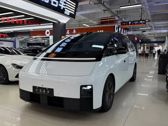 Li Auto MEGA — Фото автомобиля 2