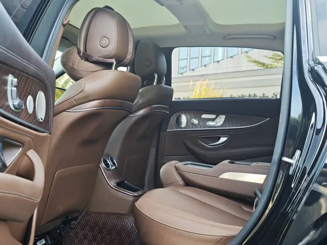 Mercedes-Benz E-Class — Фото автомобиля 6