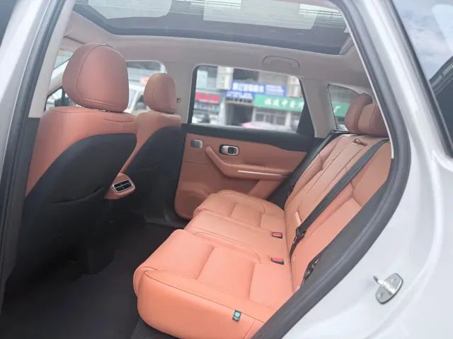 Leapmotor C10 — Фото автомобиля 8