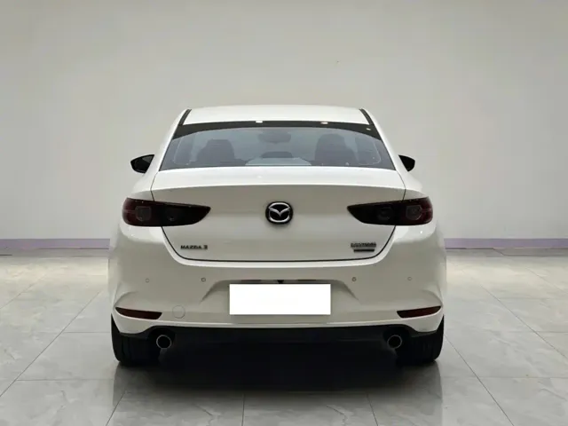 Mazda Axela — Фото автомобиля 5