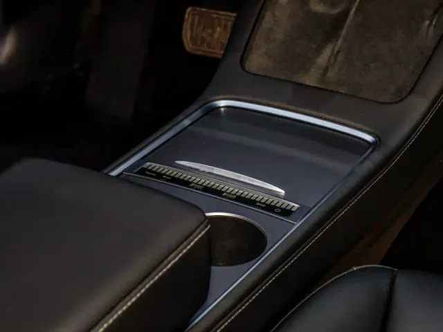 Tesla Model 3 — Фото автомобиля 26