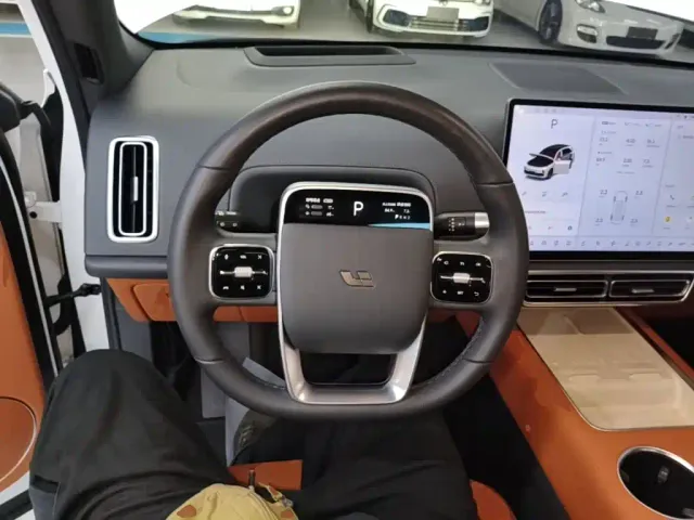 Li Auto L7 — Фото автомобиля 10