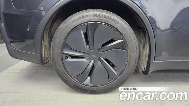 Tesla Model Y — Фото автомобиля 5