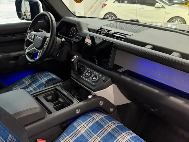 Land Rover Defender — Фото автомобиля 11