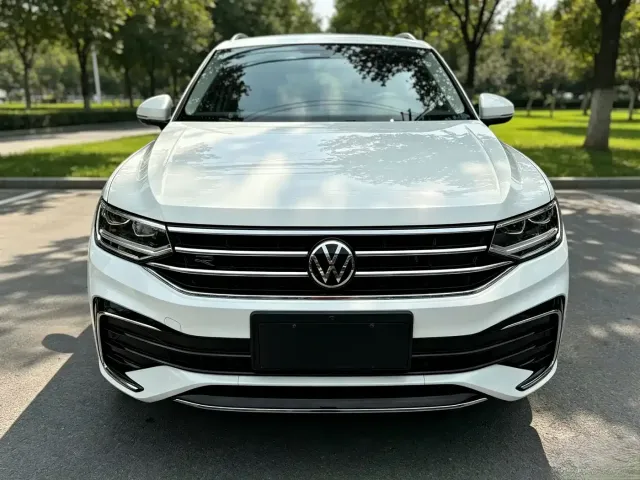 Volkswagen Tiguan L 2023 Facelift 330TSI Auto FWD R-Line Premium — Фото автомобиля 2