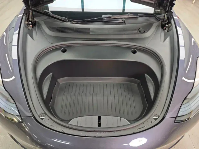 Tesla Model 3 — Фото автомобиля 7