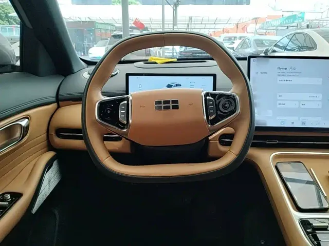 Geely Galaxy Starship 7 EM-i — Фото автомобиля 10