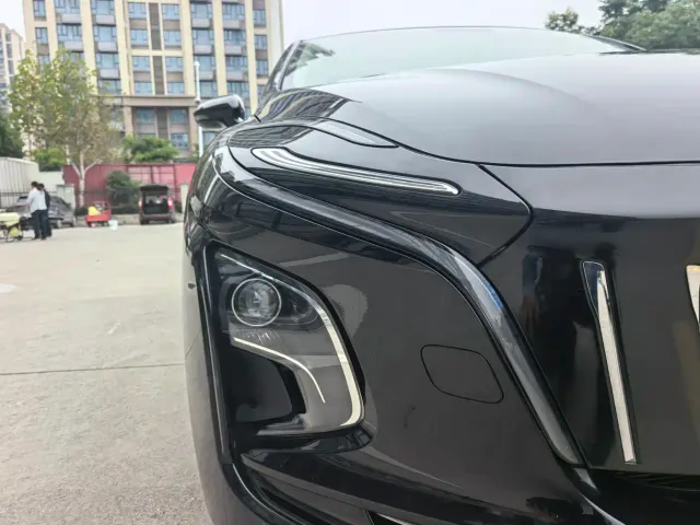 Hongqi E-QM5 — Фото автомобиля 5