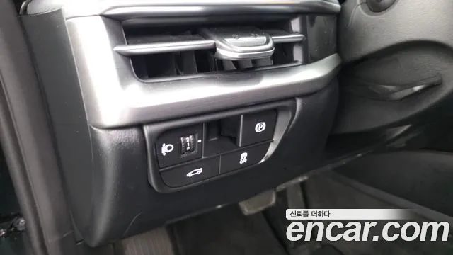 Hyundai Grandeur Grandeur (GN7) 2.5 Бензин 2WD — Фото автомобиля 16