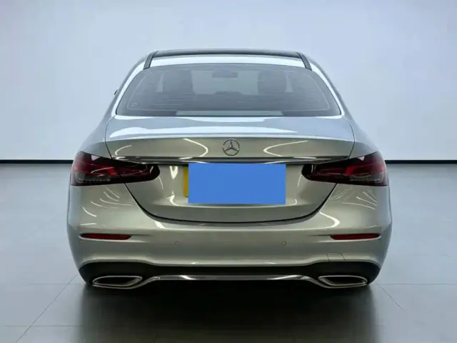 Mercedes-Benz E-Class — Фото автомобиля 5