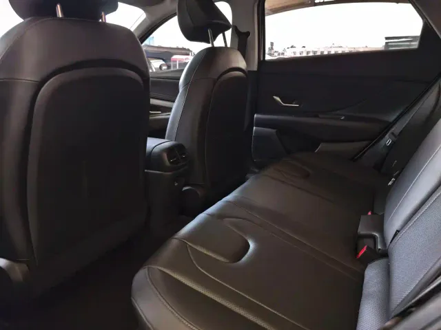 Hyundai Elantra — Фото автомобиля 14