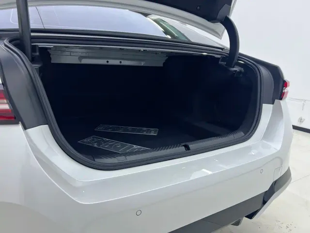 BMW 5 Series — Фото автомобиля 7