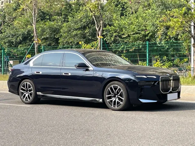 BMW 7 Series — Фото автомобиля 7