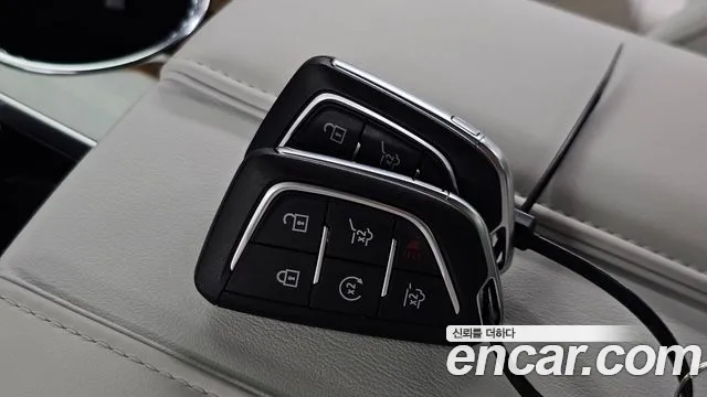 Cadillac Escalade — Фото автомобиля 22