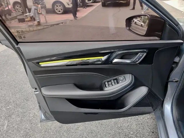 Roewe i5 — Фото автомобиля 6