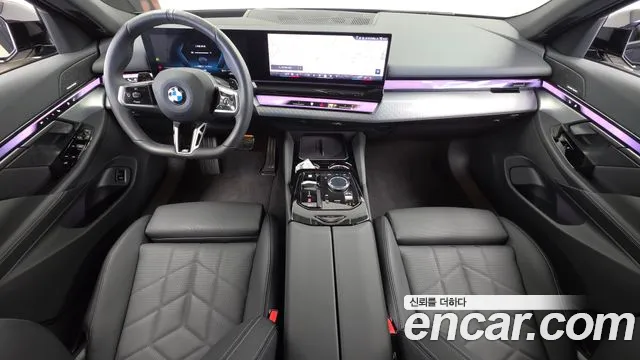BMW 5 Series G60 — Фото автомобиля 10