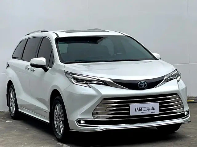 Toyota Sienna — Фото автомобиля 4