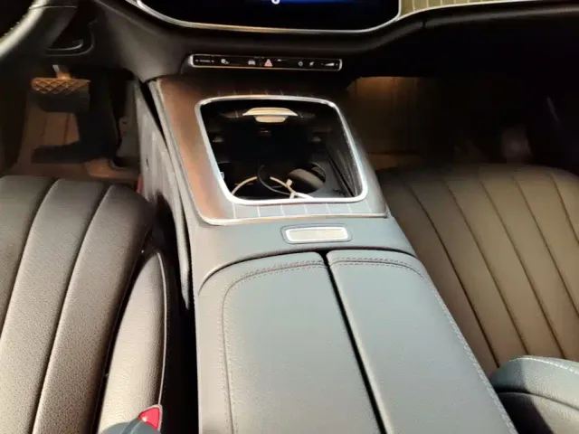 Mercedes-Benz E-Class — Фото автомобиля 9