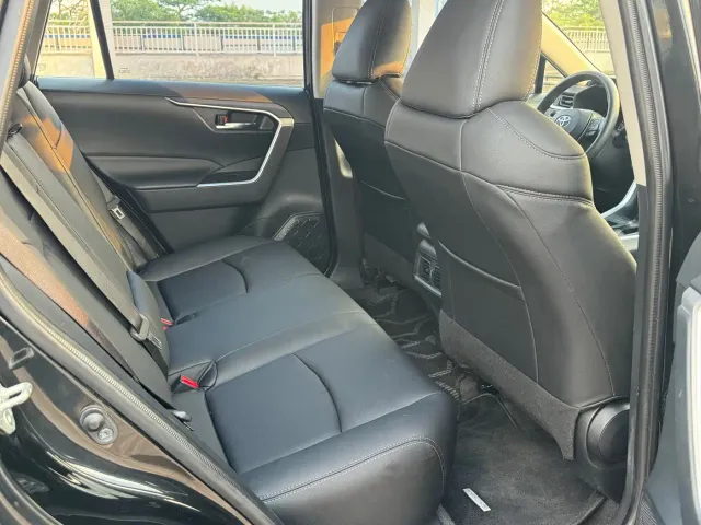 Toyota RAV4 — Фото автомобиля 11