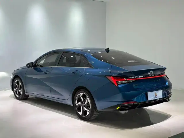 Hyundai Elantra — Фото автомобиля 4