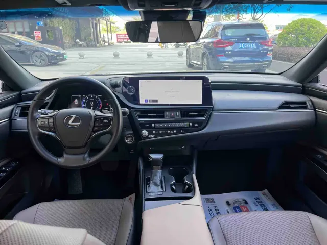 Lexus ES — Фото автомобиля 7